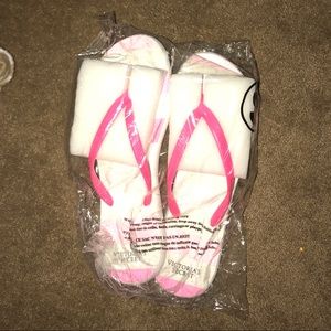 NWT Victoria’s Secret Pink striped flip flops